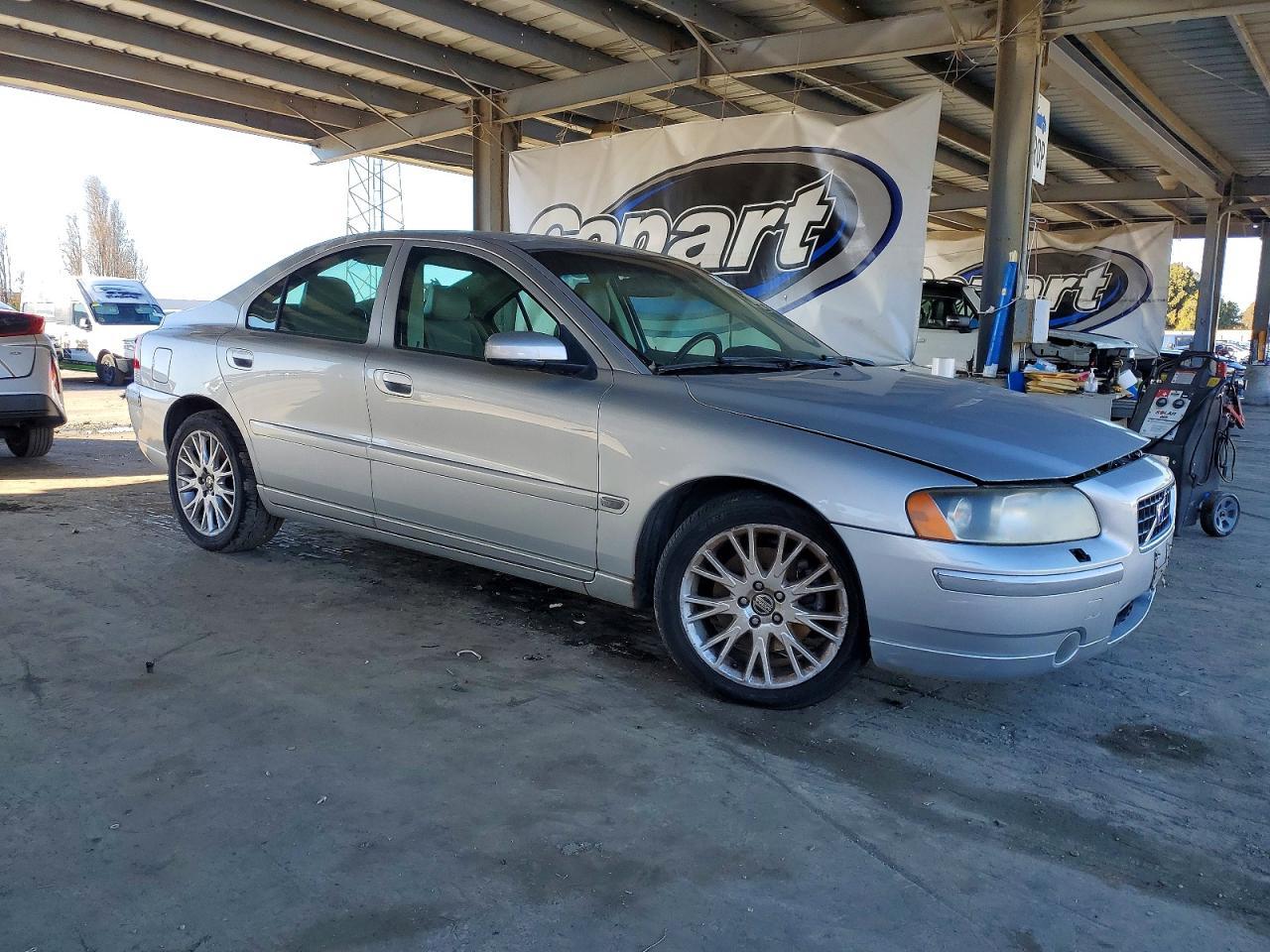 2005 VOLVO S60