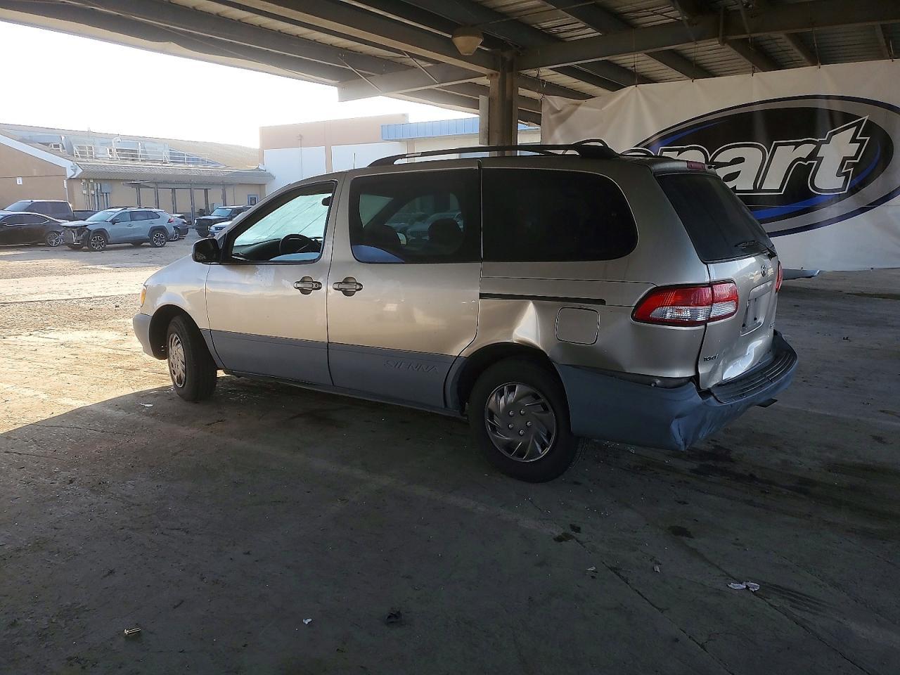 2002 TOYOTA SIENNA