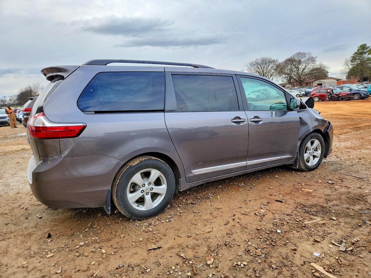 2016 TOYOTA SIENNA