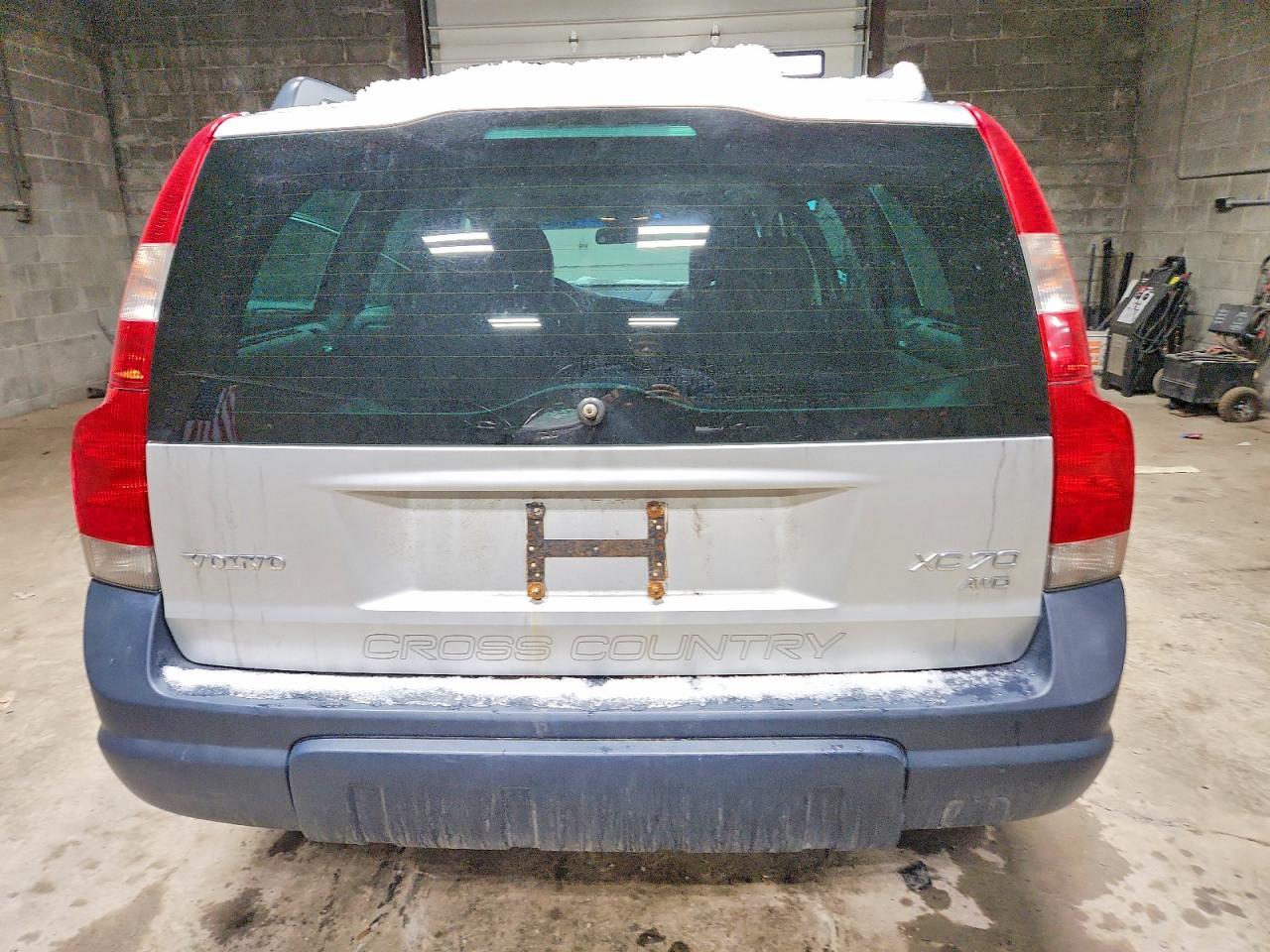 2004 VOLVO XC70