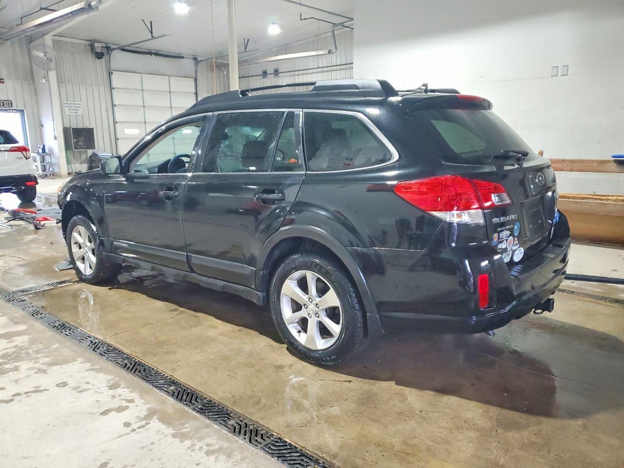 2013 SUBARU Outback