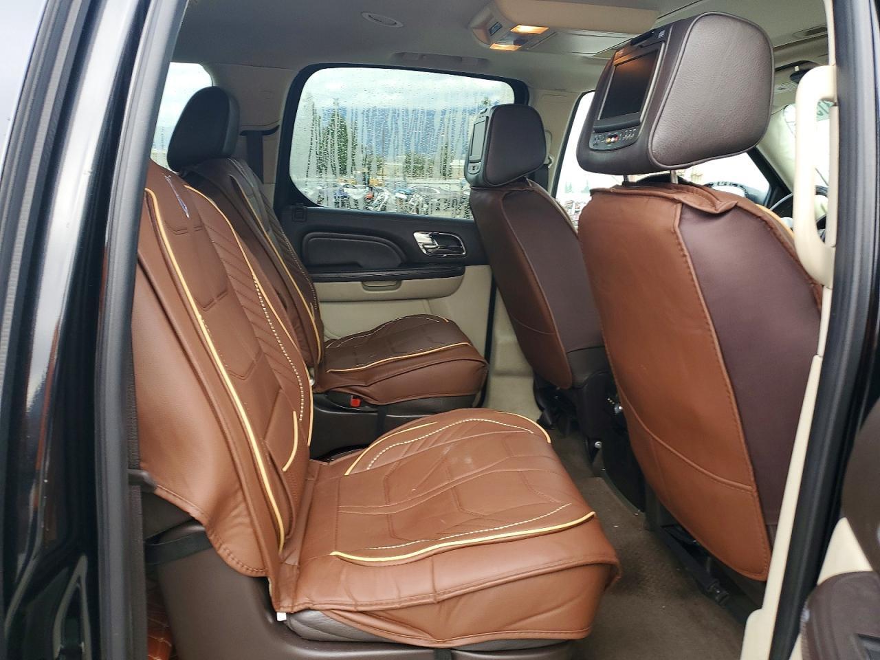 2011 CADILLAC Escalade ESV