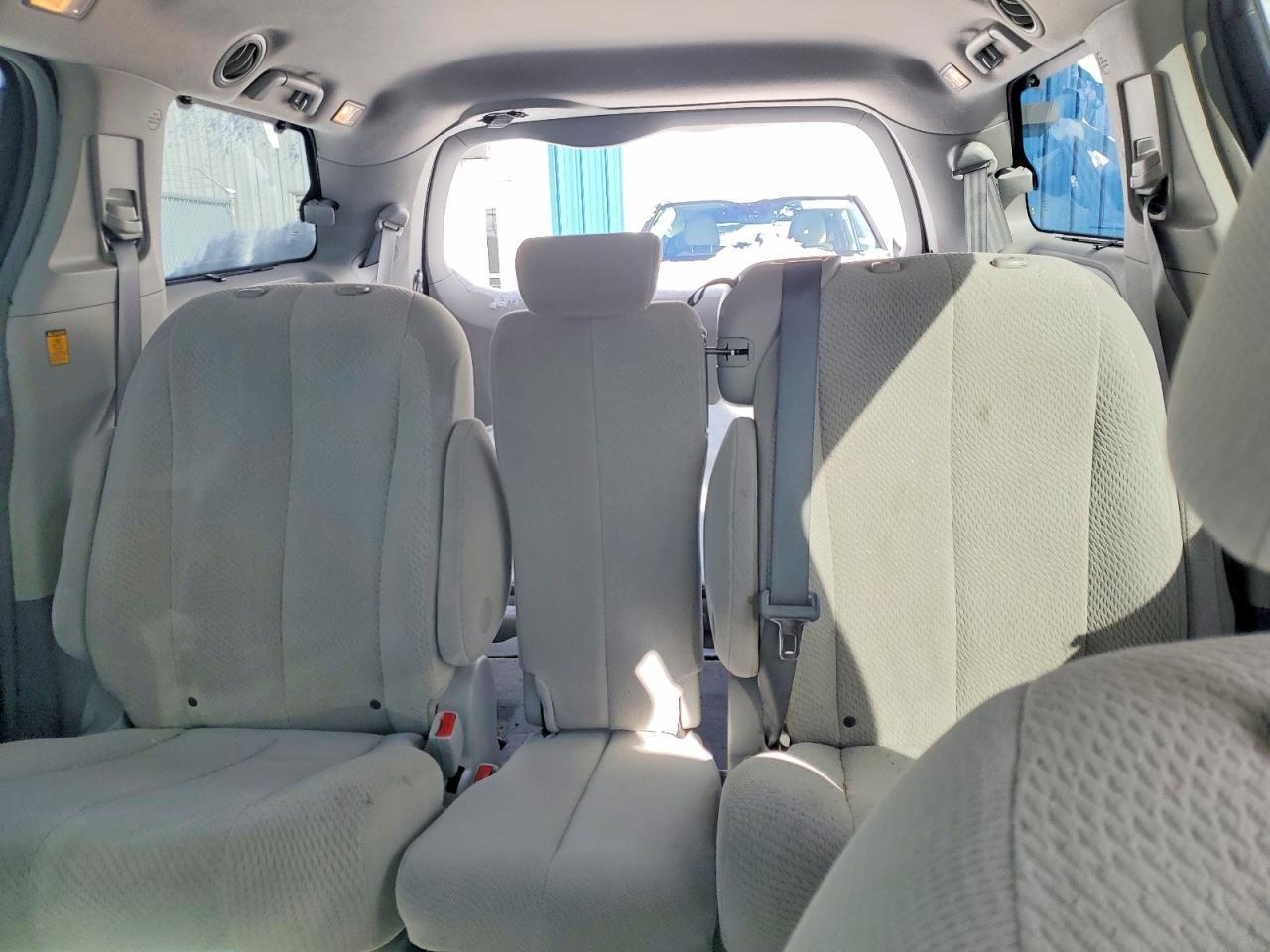 2012 TOYOTA SIENNA