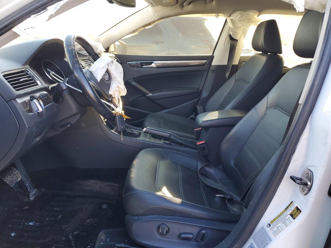 2016 VOLKSWAGEN Passat