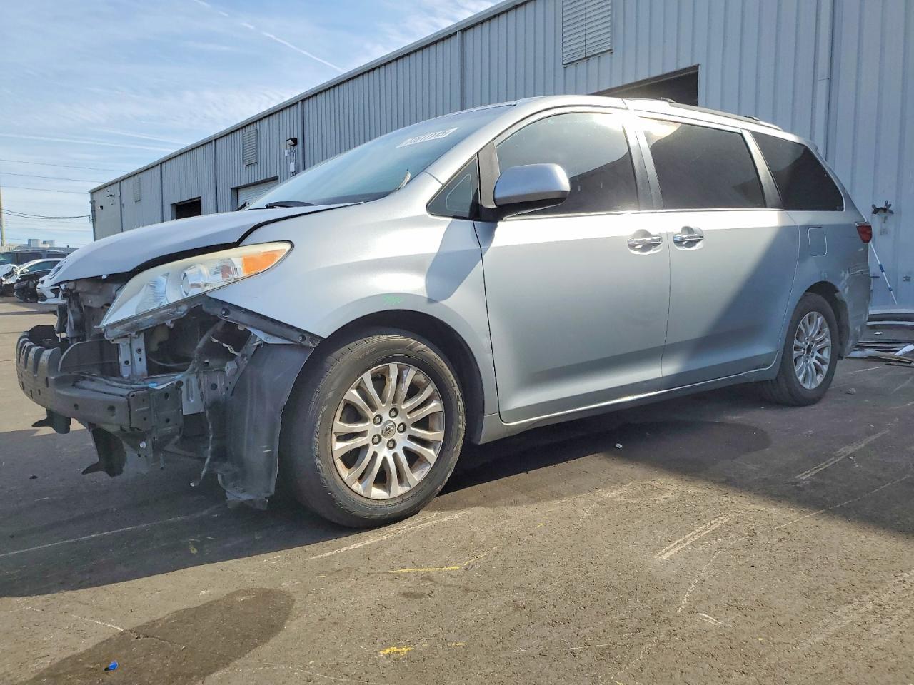 2015 TOYOTA SIENNA
