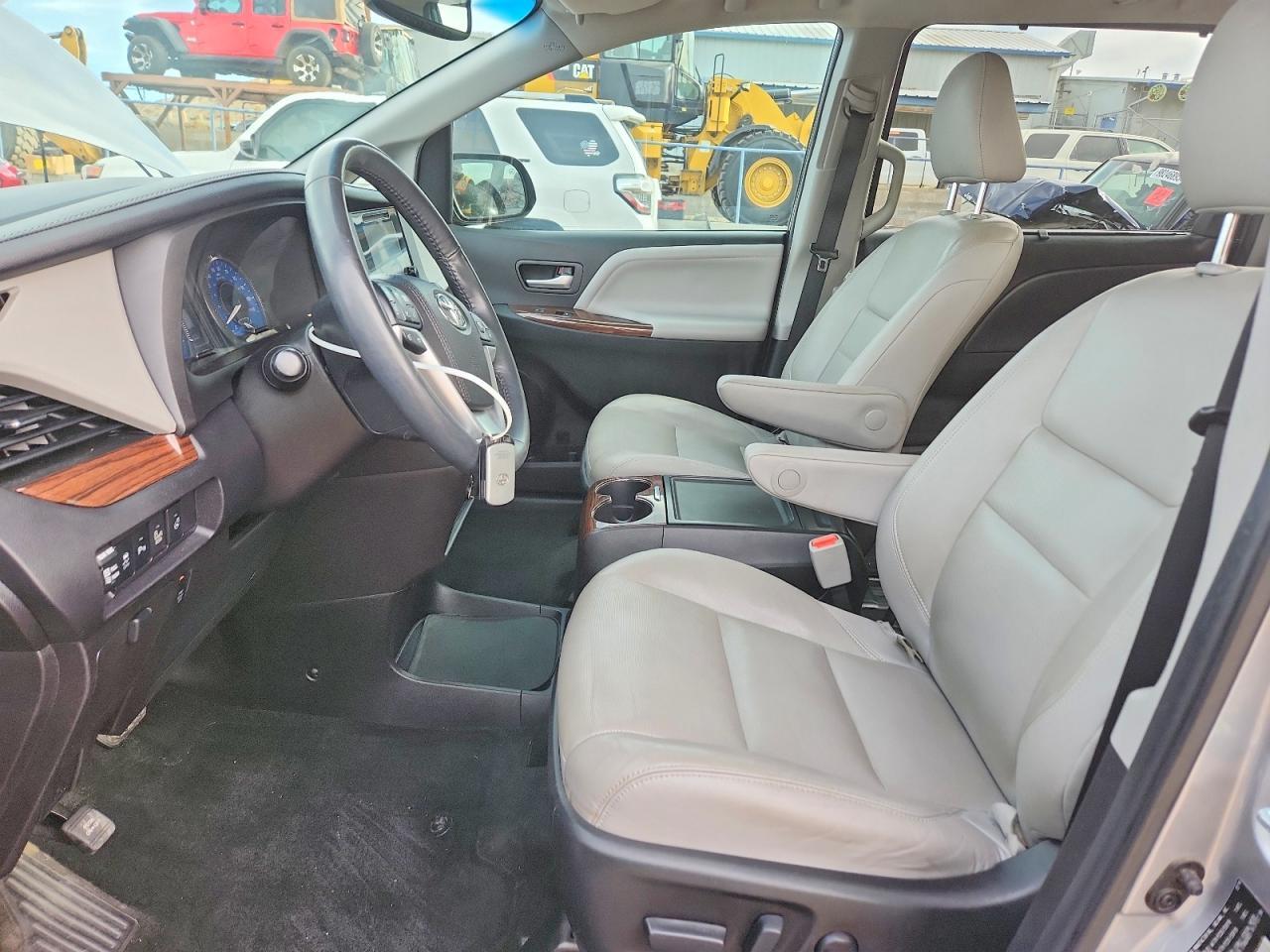 2015 TOYOTA SIENNA