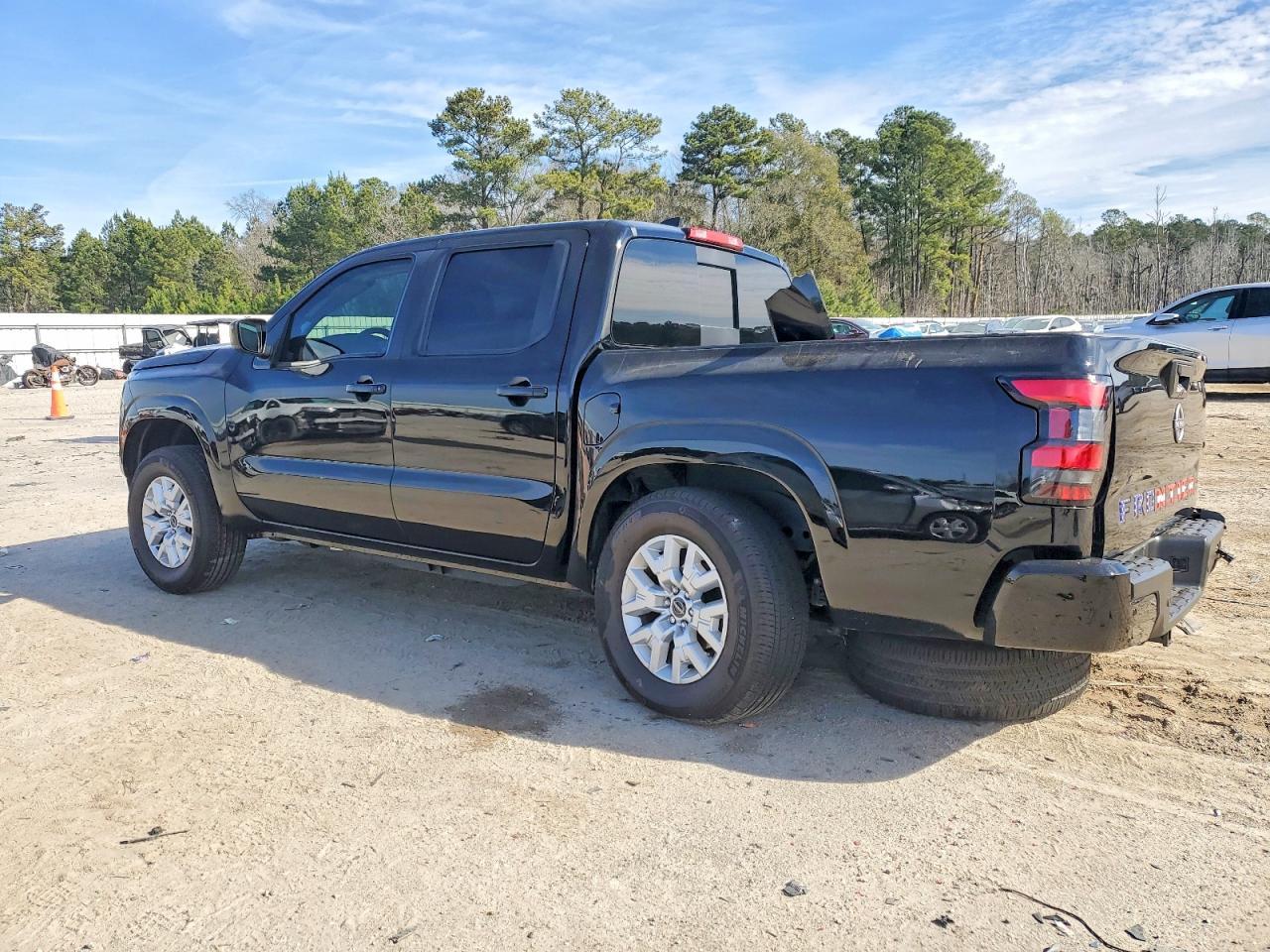 2024 NISSAN Frontier