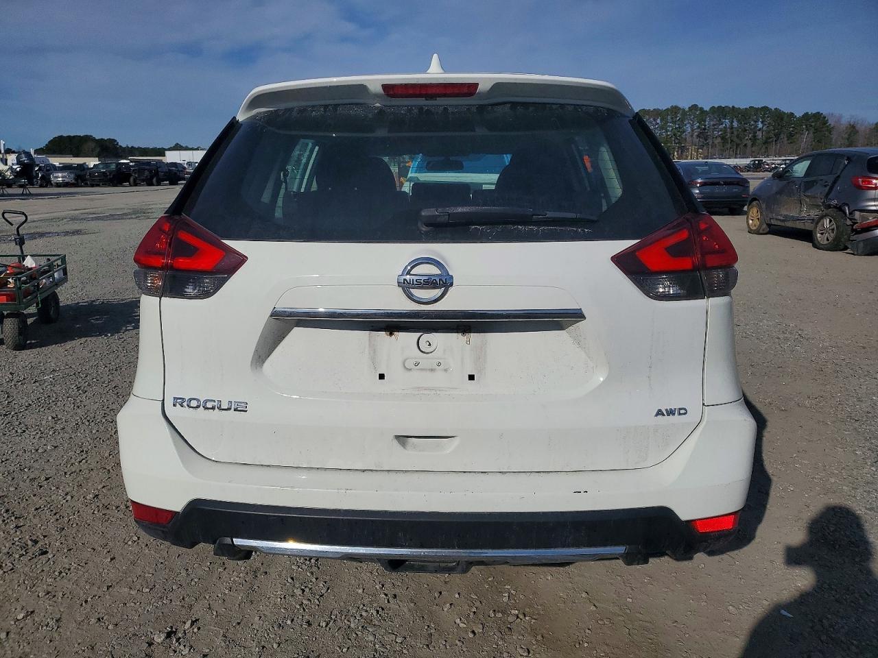 2017 NISSAN ROGUE
