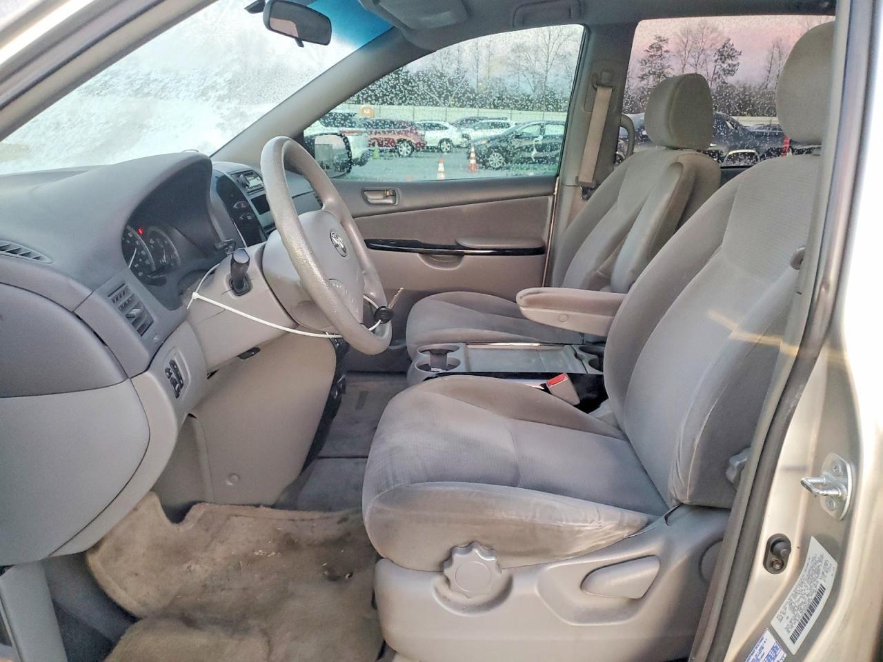 2004 TOYOTA SIENNA