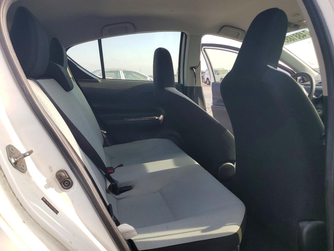 2016 TOYOTA Prius c