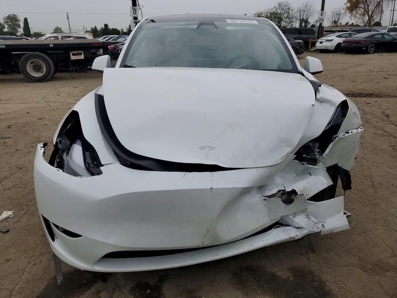2024 TESLA MODEL Y