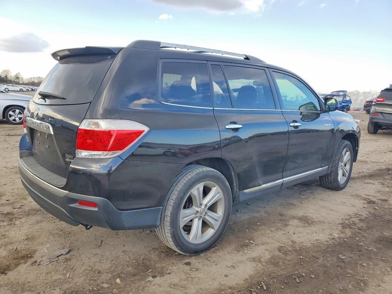2013 TOYOTA HIGHLANDER