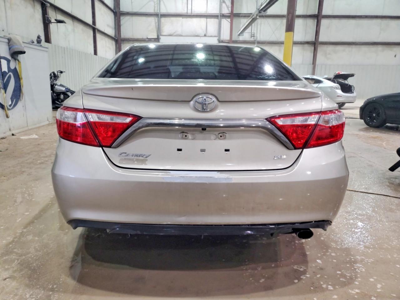 2016 TOYOTA CAMRY