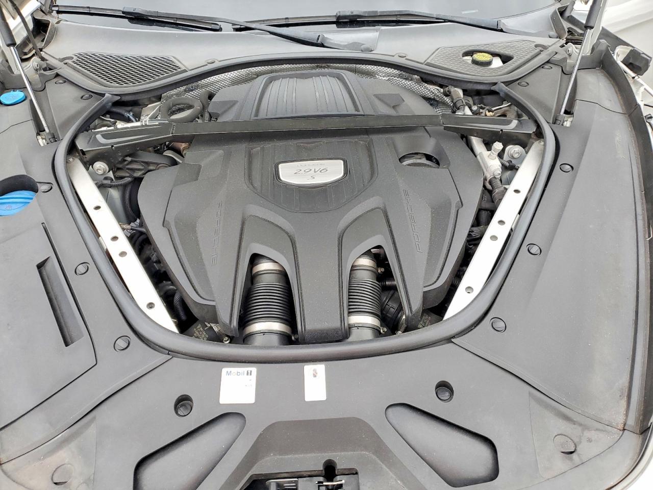 2018 PORSCHE Panamera