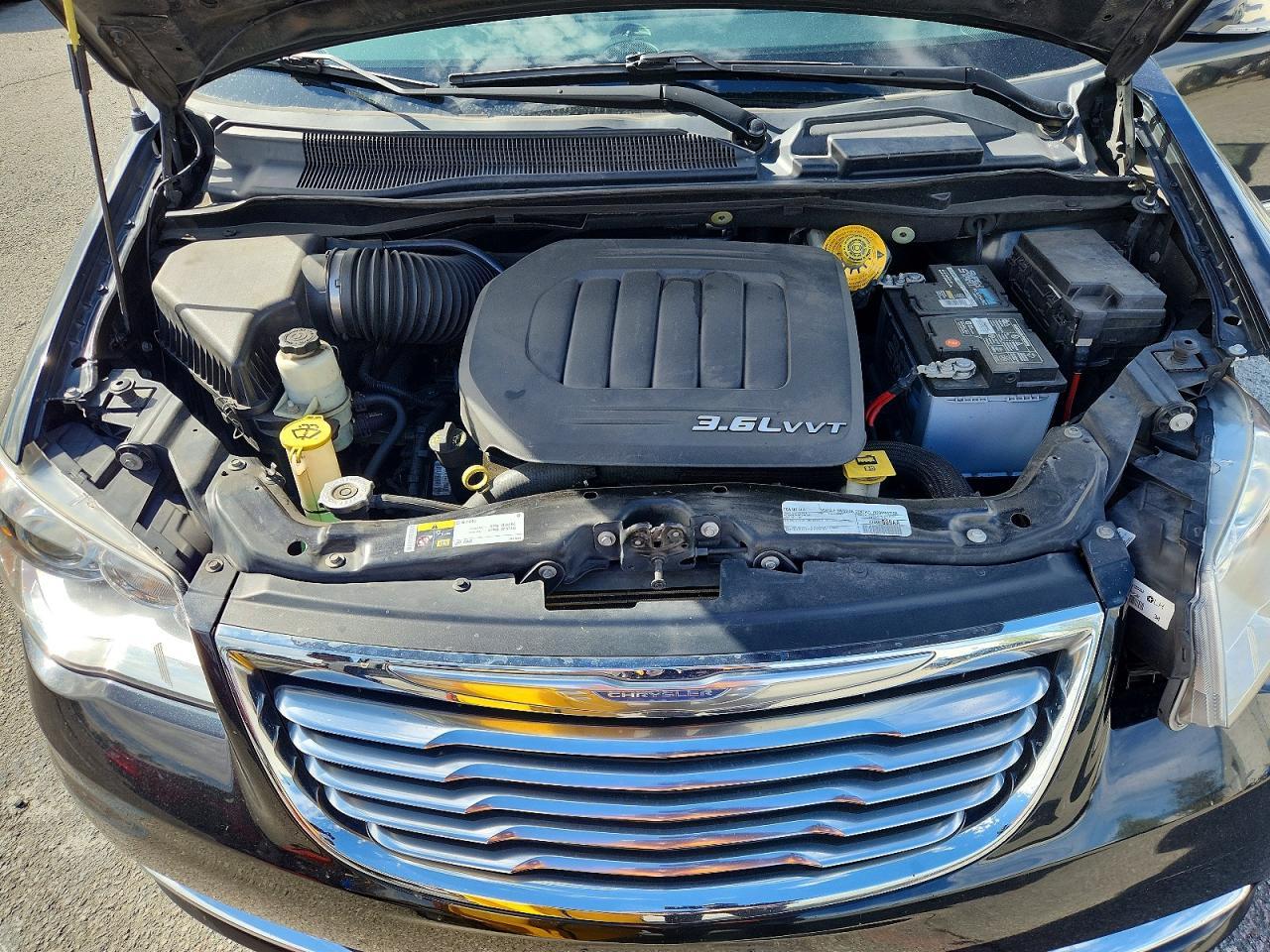 2016 CHRYSLER Town & Country