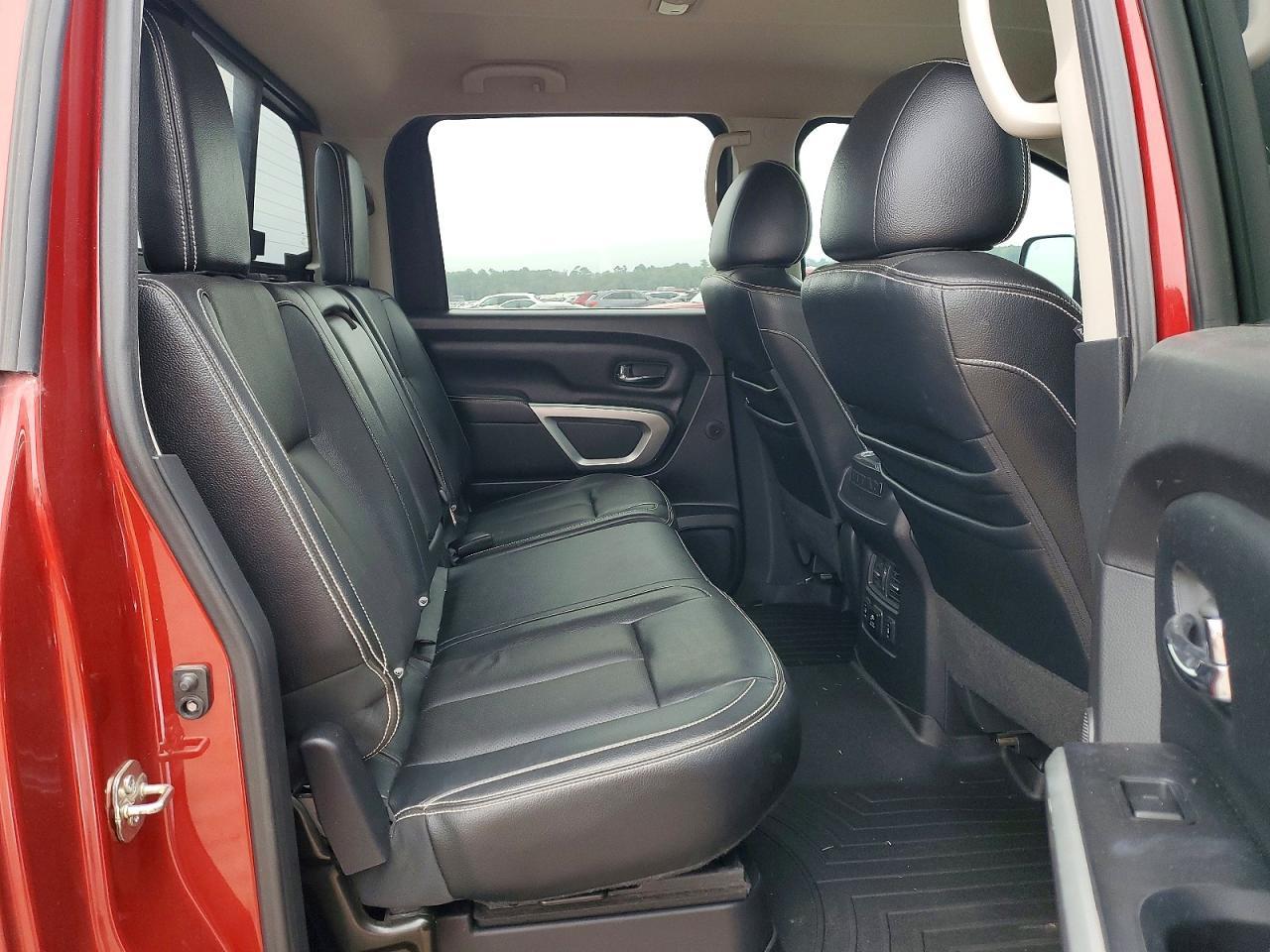 2016 NISSAN Titan