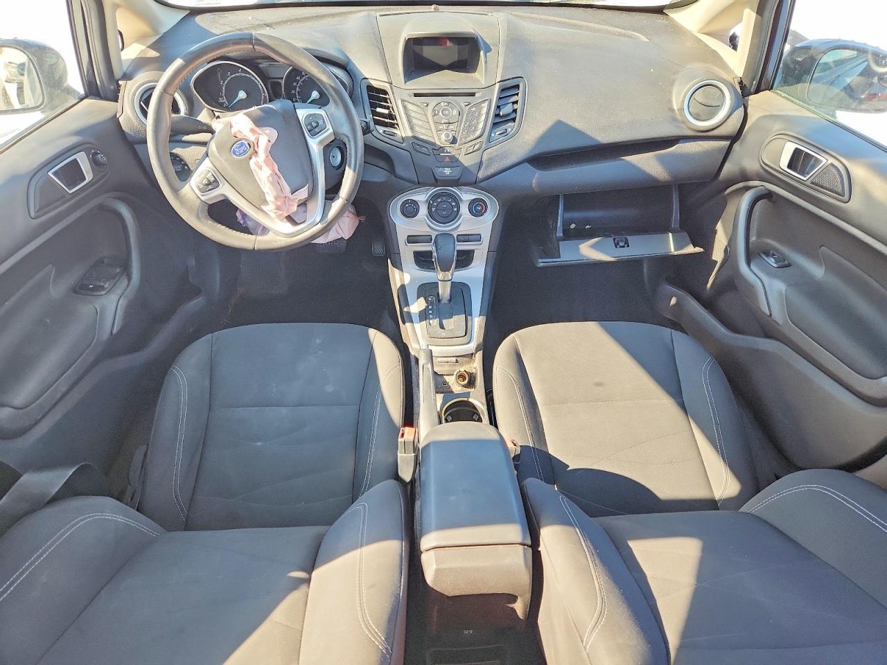 2016 FORD Fiesta