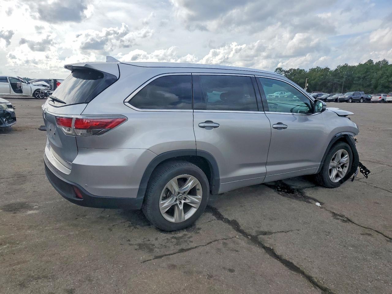 2016 TOYOTA HIGHLANDER