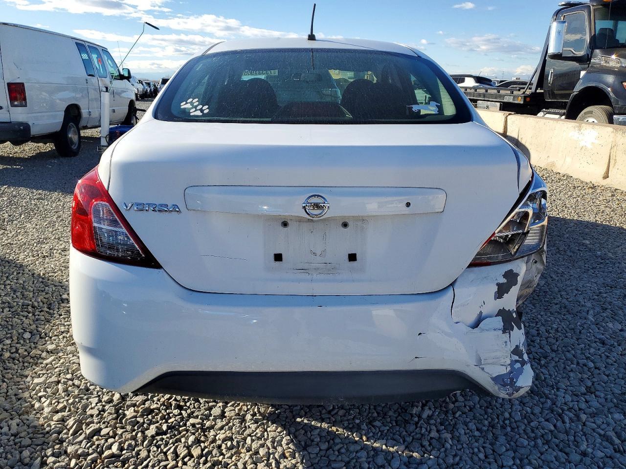 2015 NISSAN VERSA