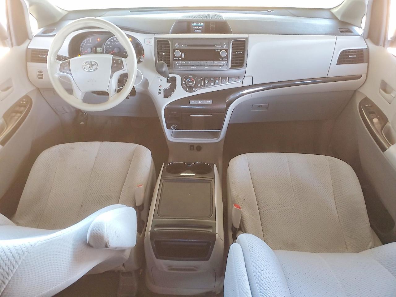 2013 TOYOTA SIENNA