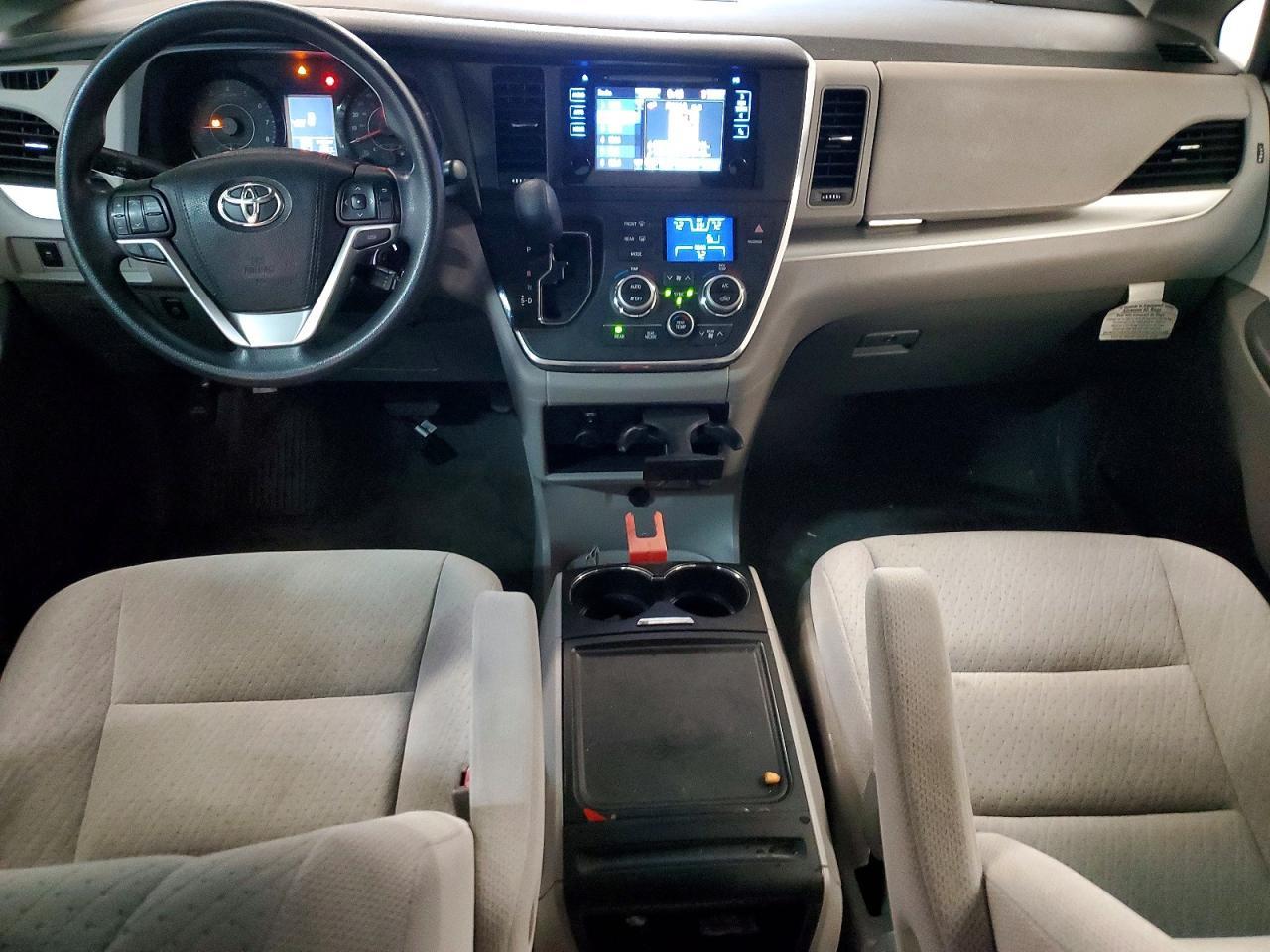 2016 TOYOTA SIENNA