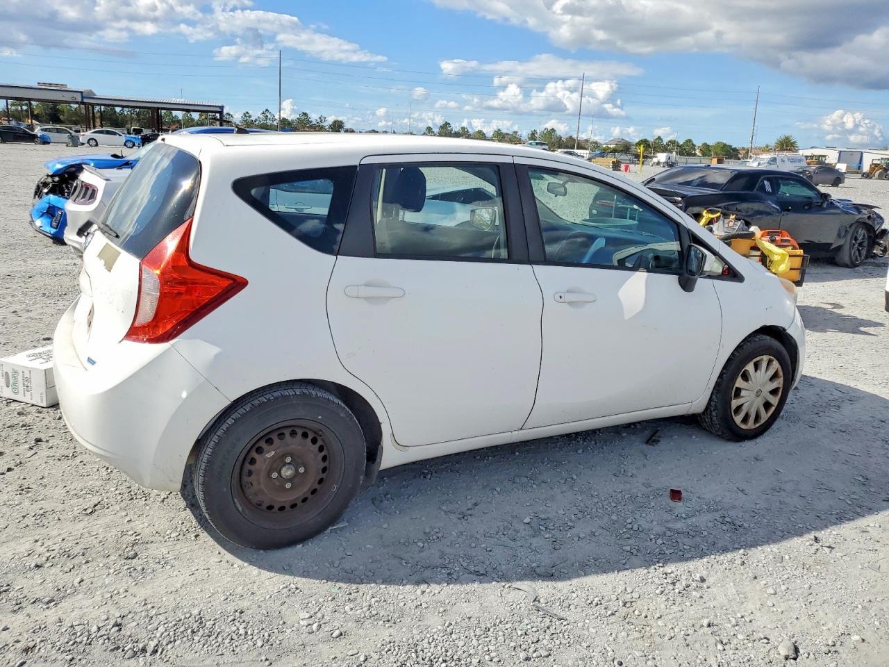 2016 NISSAN Versa Note