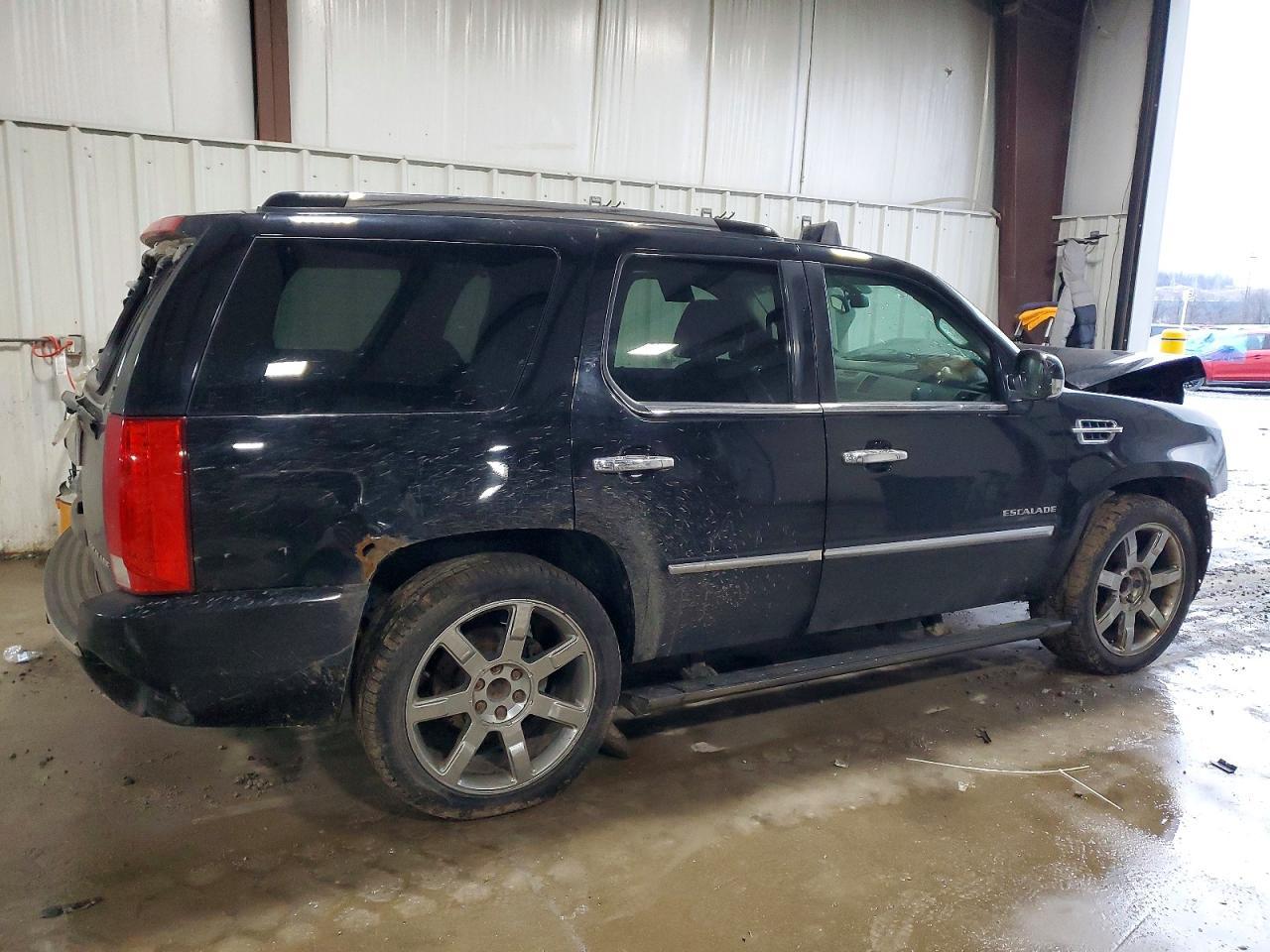 2010 CADILLAC ESCALADE