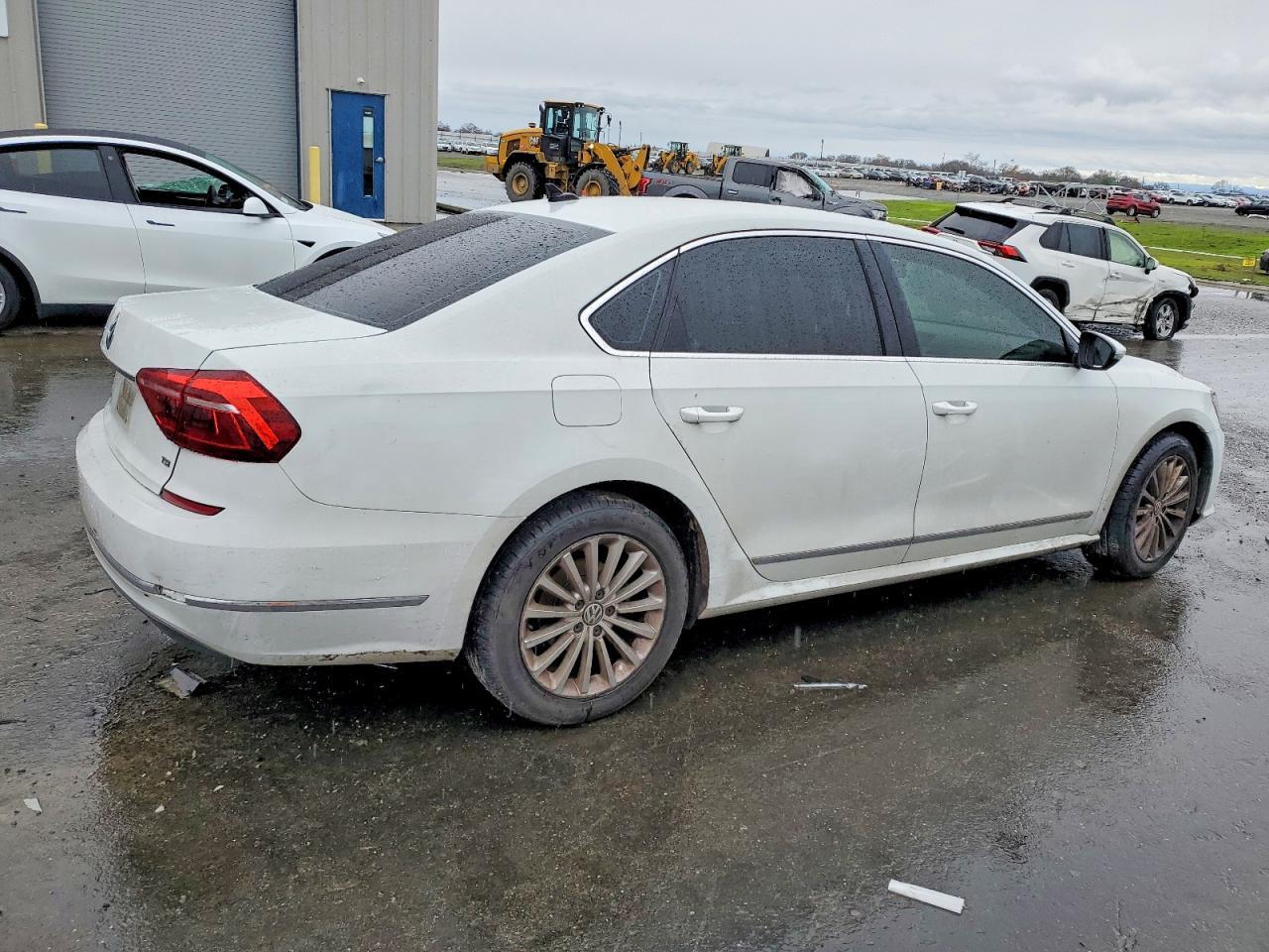 2017 VOLKSWAGEN Passat