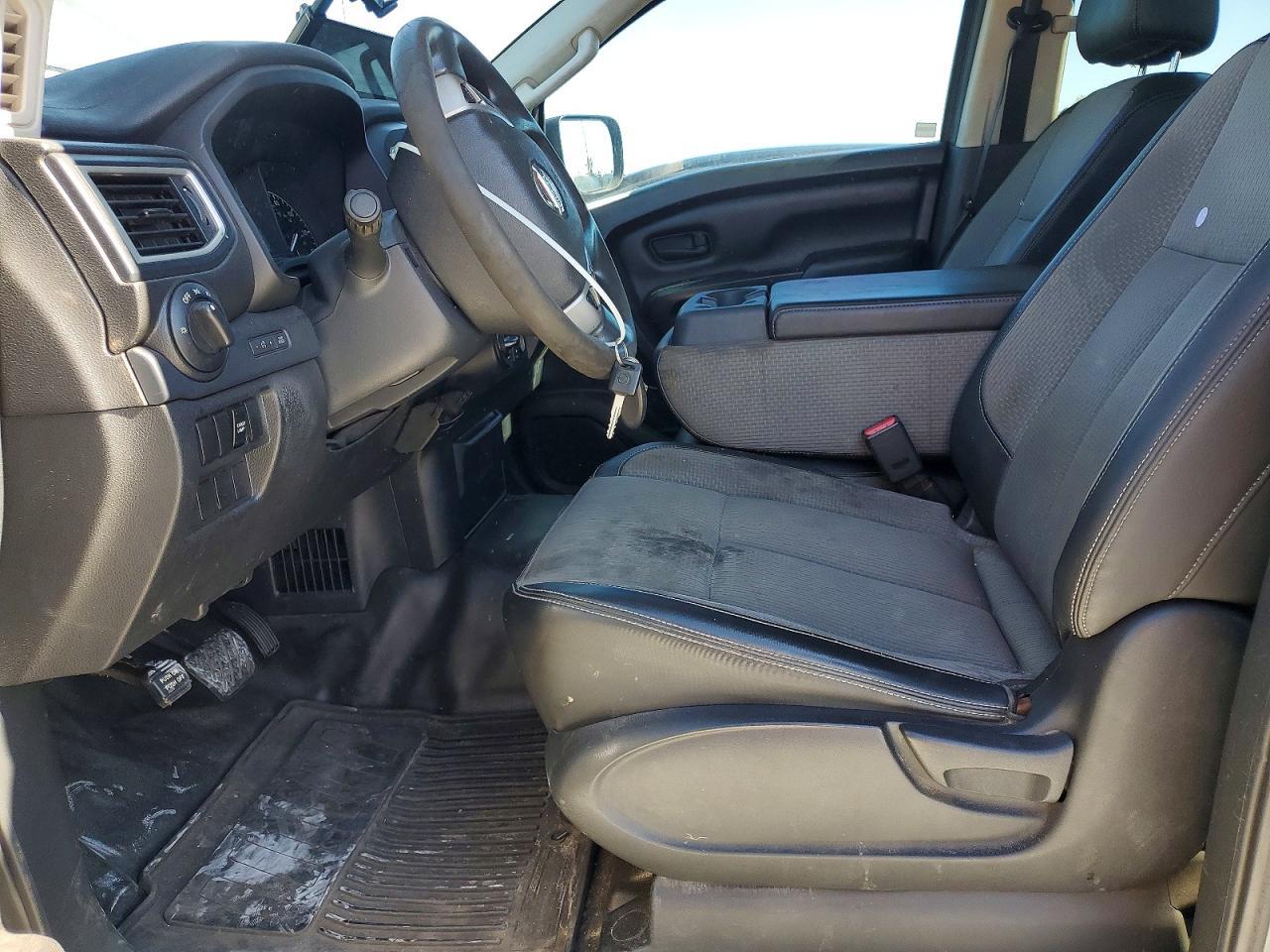 2017 NISSAN Titan
