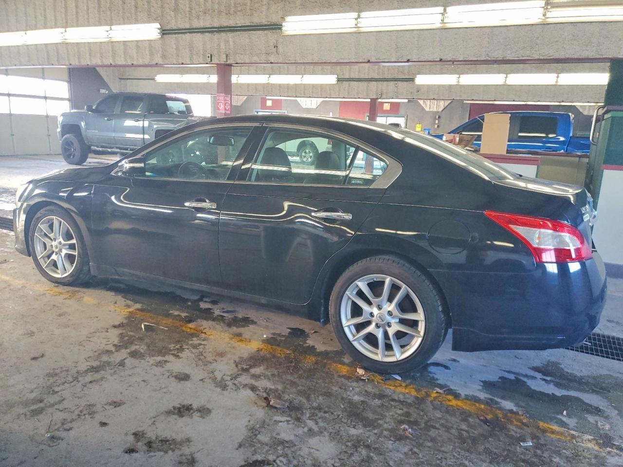 2011 NISSAN Maxima