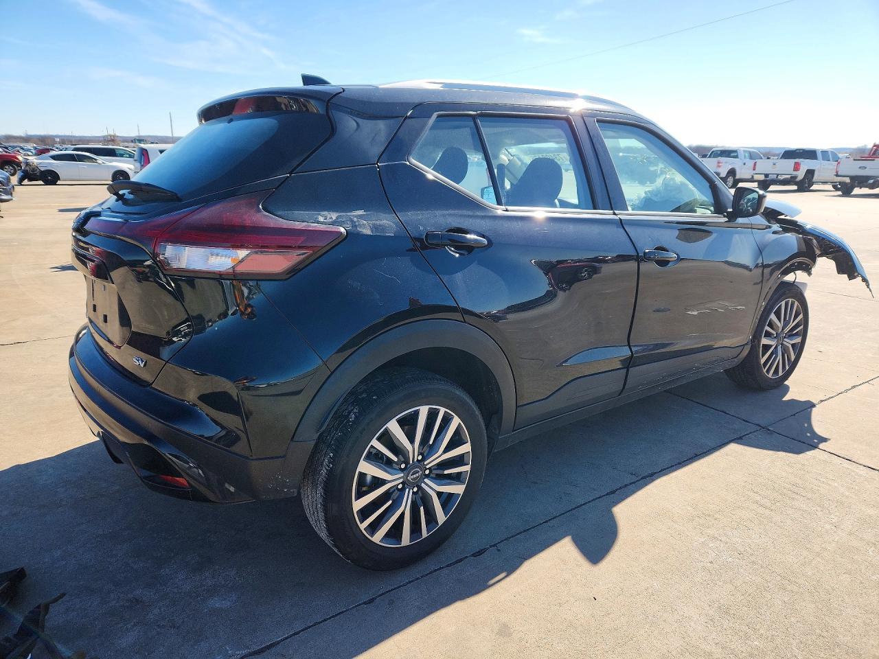 2024 NISSAN KICKS