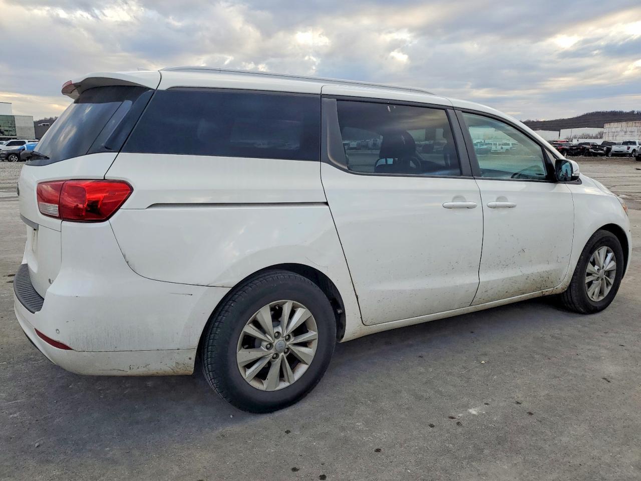 2016 KIA SEDONA