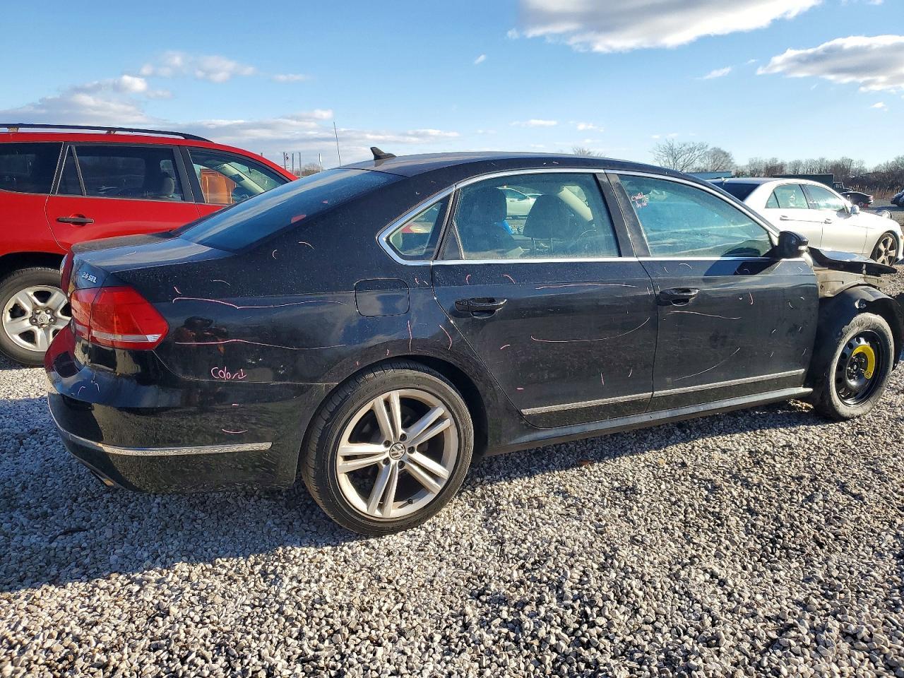 2012 VOLKSWAGEN Passat