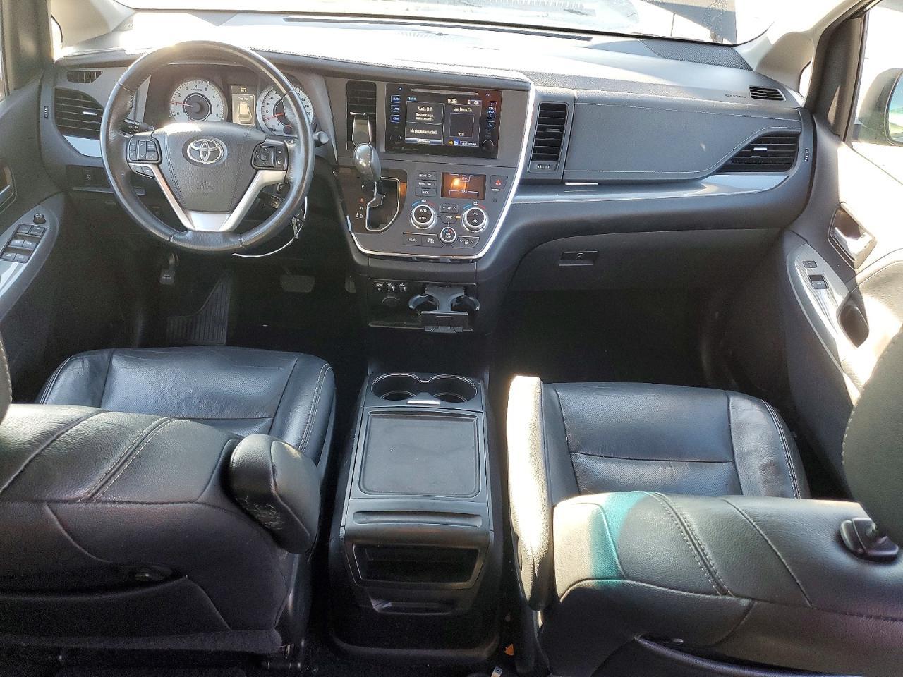 2017 TOYOTA SIENNA