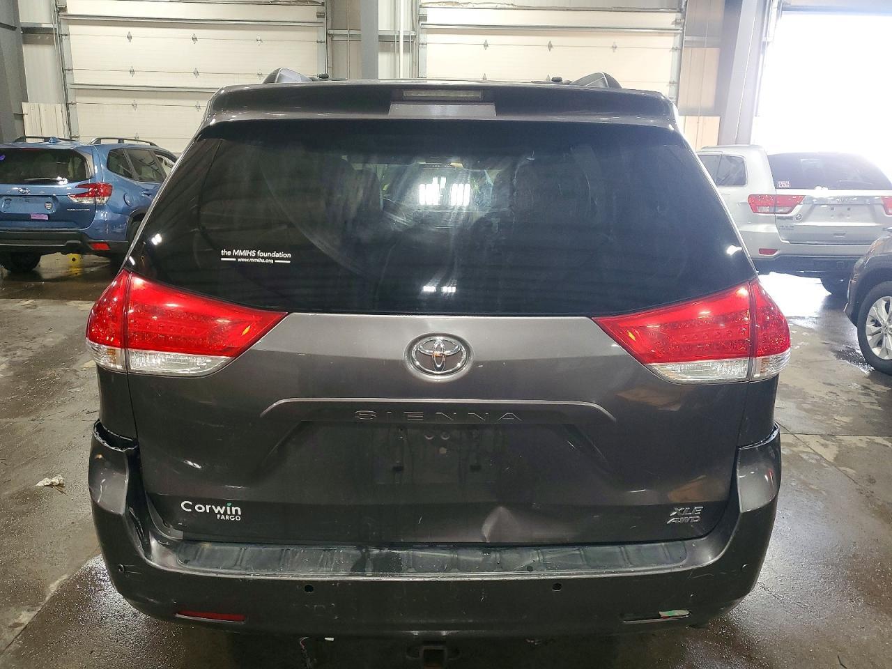 2013 TOYOTA SIENNA
