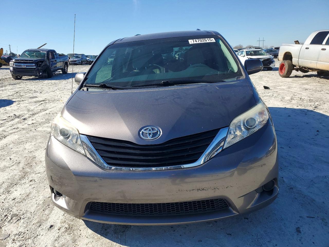 2014 TOYOTA SIENNA