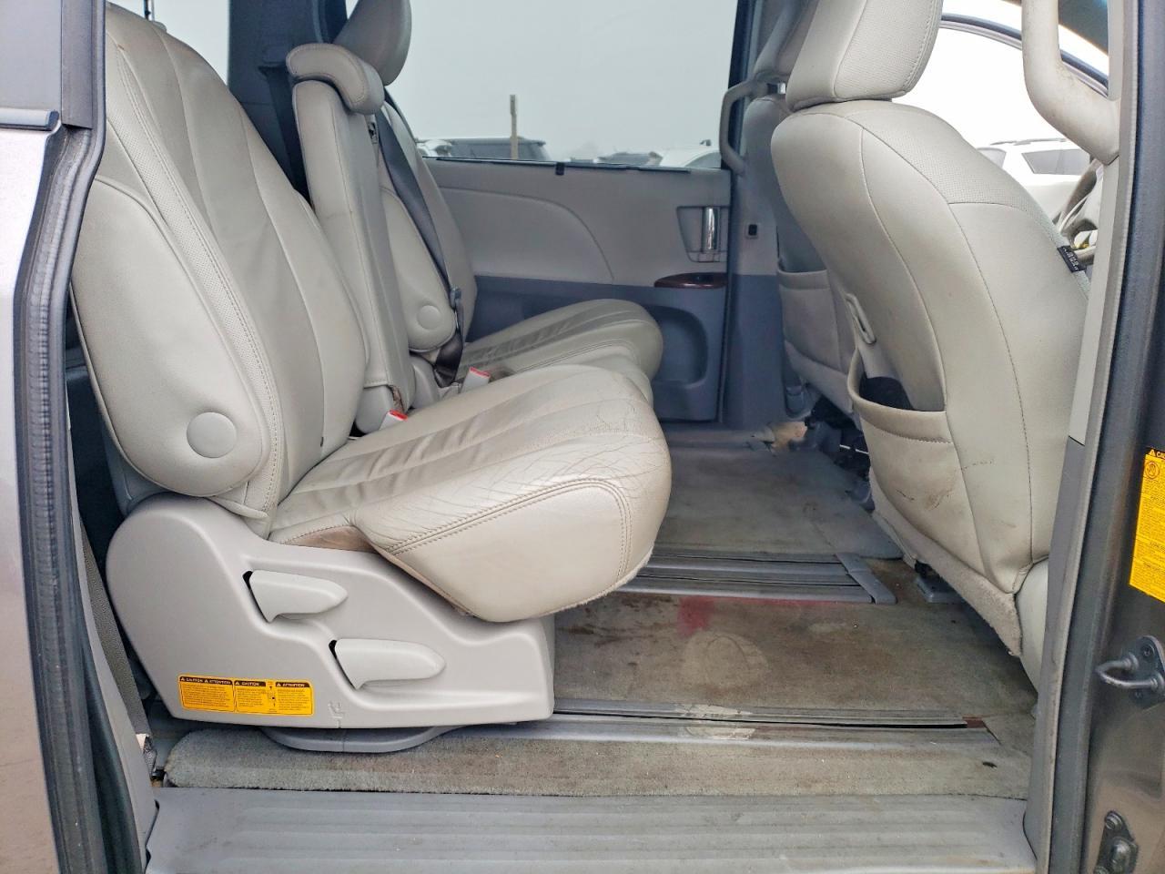 2014 TOYOTA SIENNA
