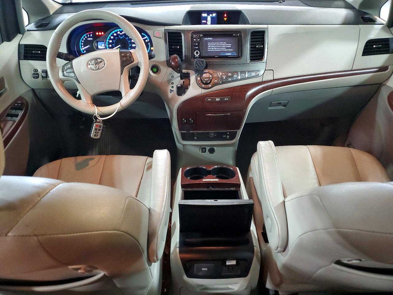 2013 TOYOTA SIENNA