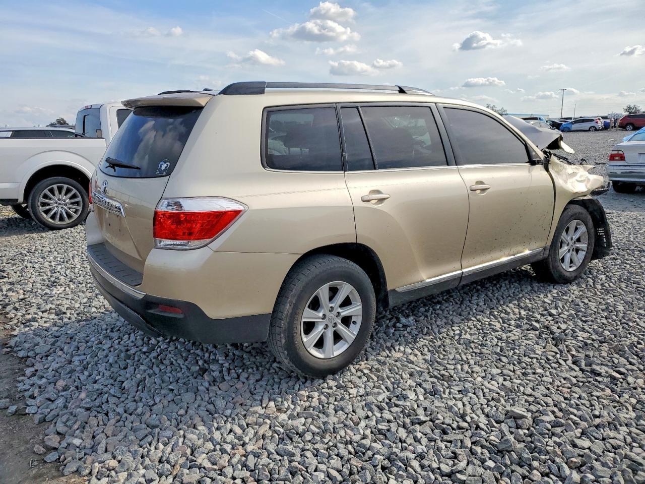 2011 TOYOTA HIGHLANDER