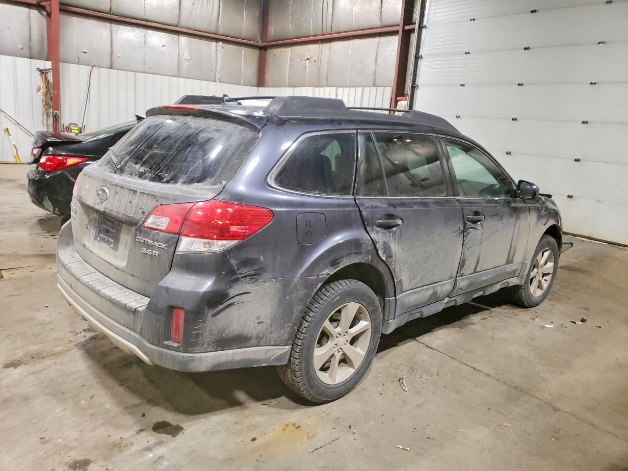2013 SUBARU Outback