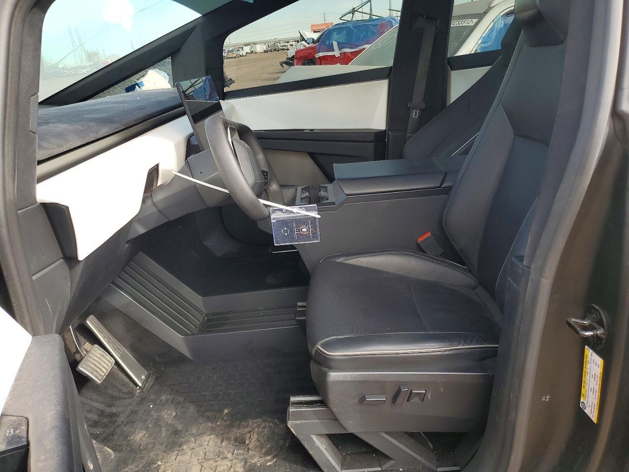2024 TESLA Cybertruck