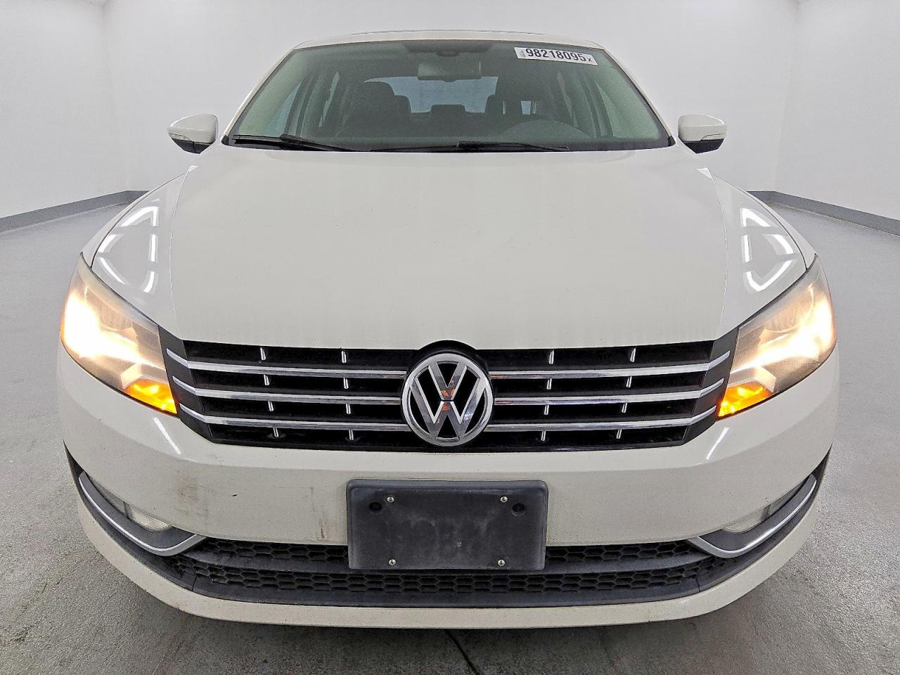 2012 VOLKSWAGEN Passat