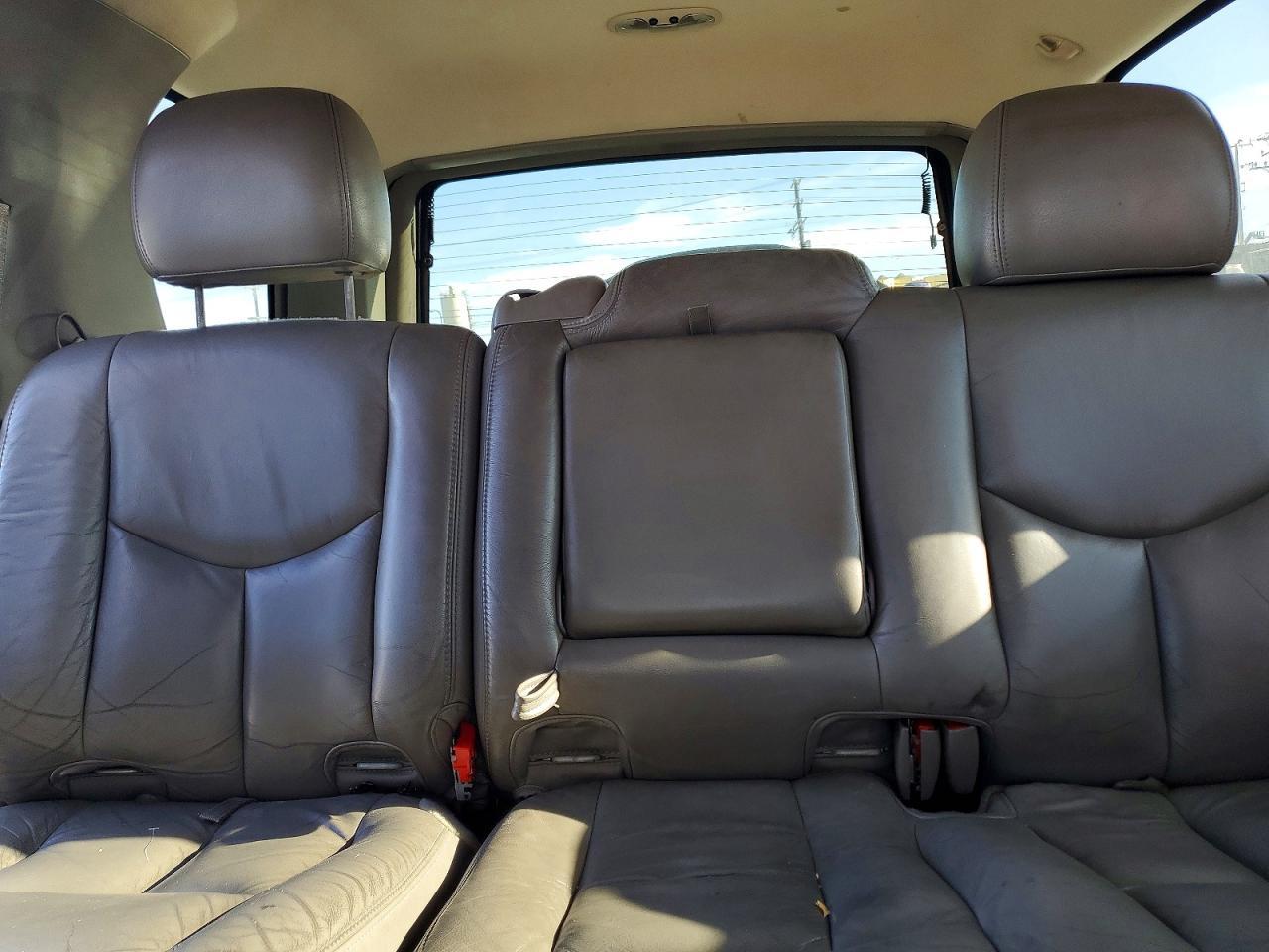 2004 CHEVROLET Tahoe
