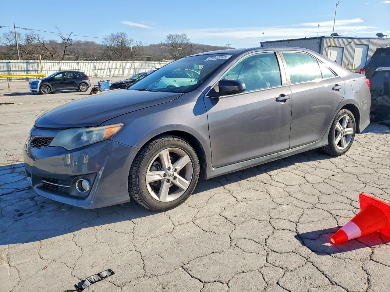 2014 TOYOTA CAMRY