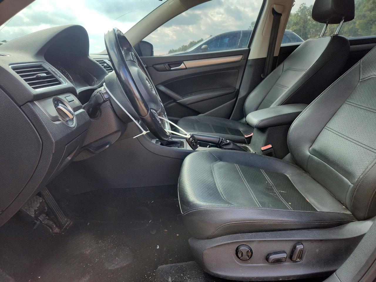 2015 VOLKSWAGEN Passat
