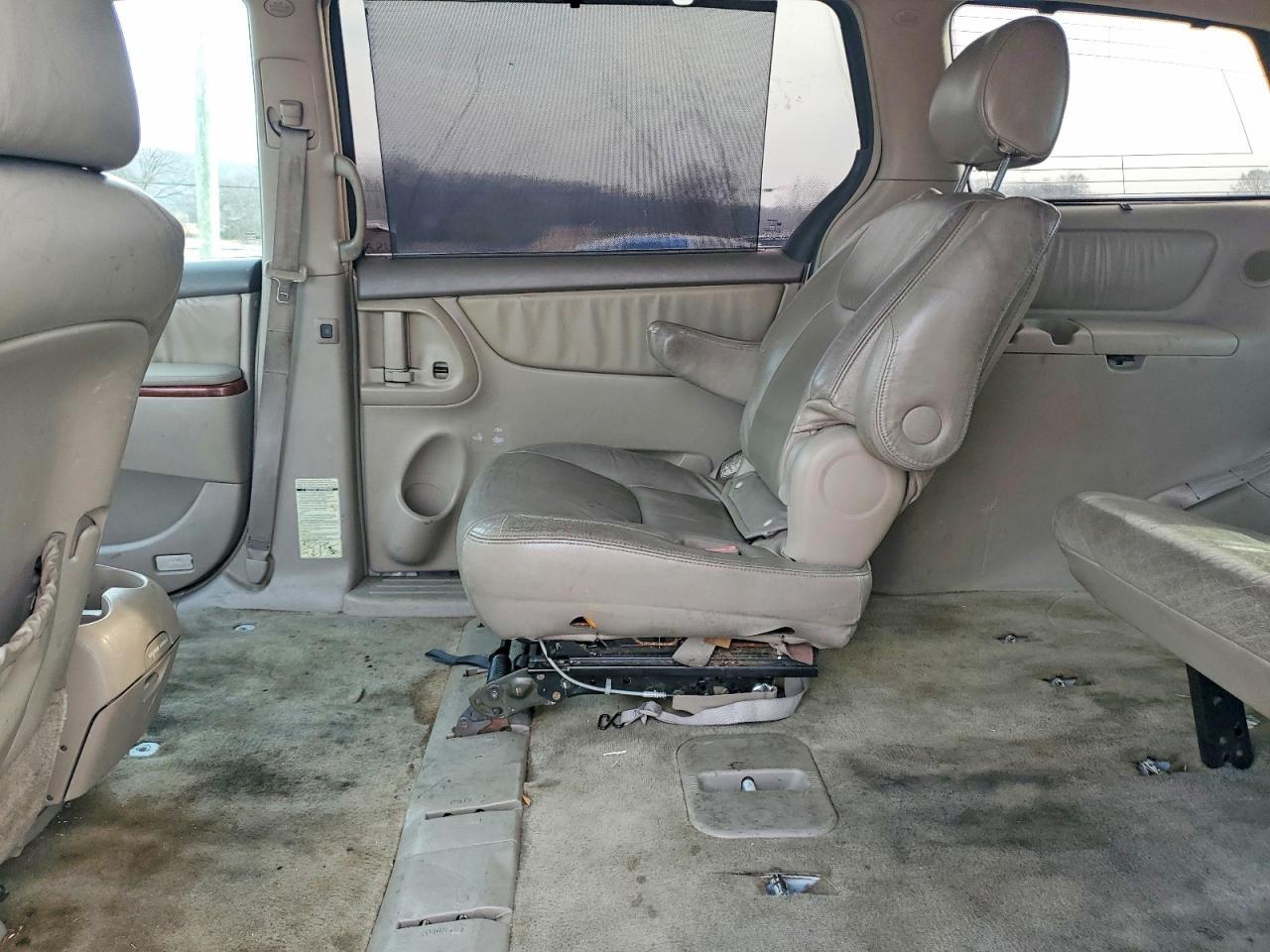 2005 TOYOTA SIENNA
