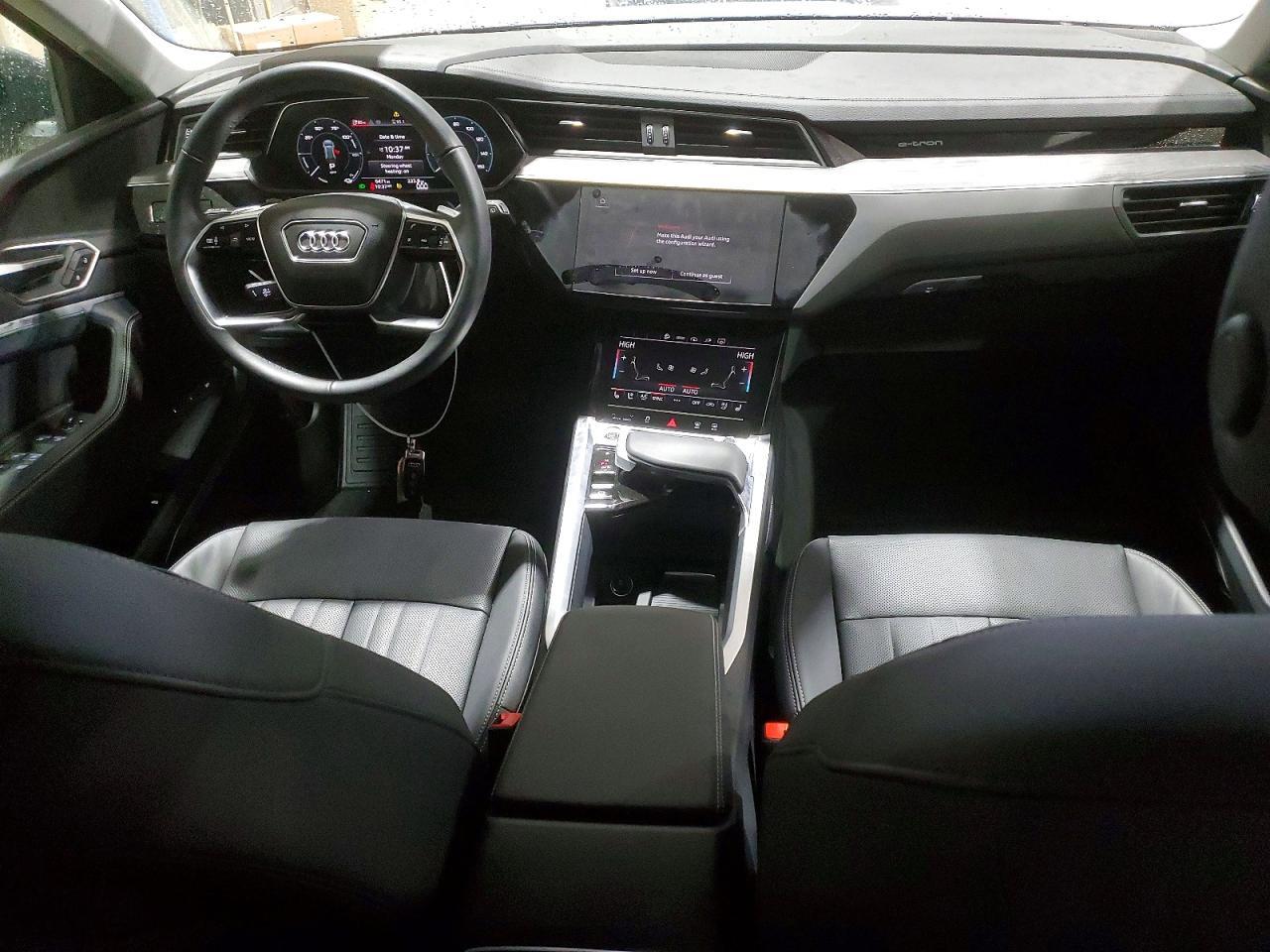 2024 AUDI Q8