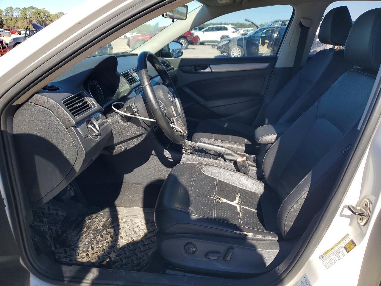2014 VOLKSWAGEN Passat