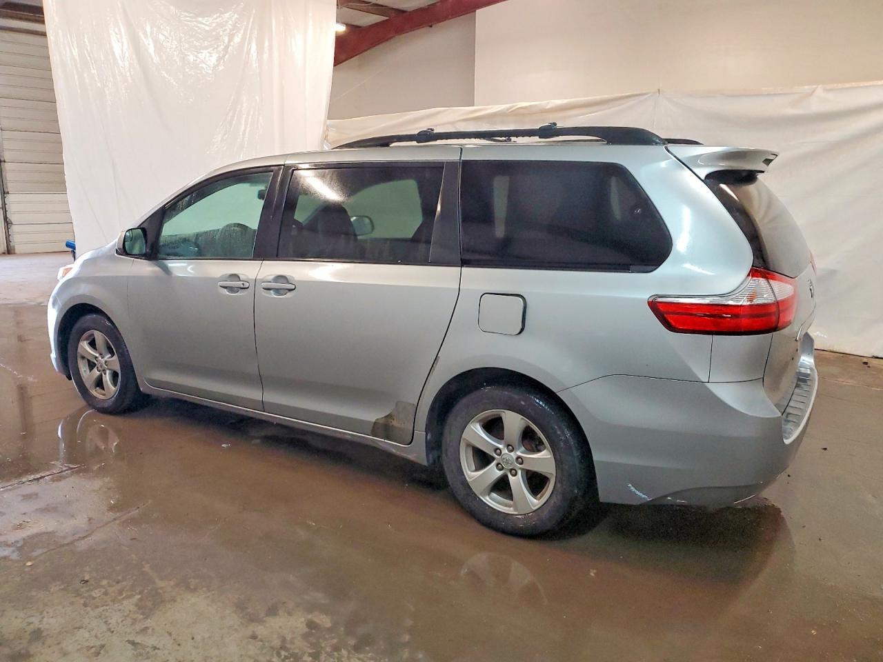 2016 TOYOTA SIENNA