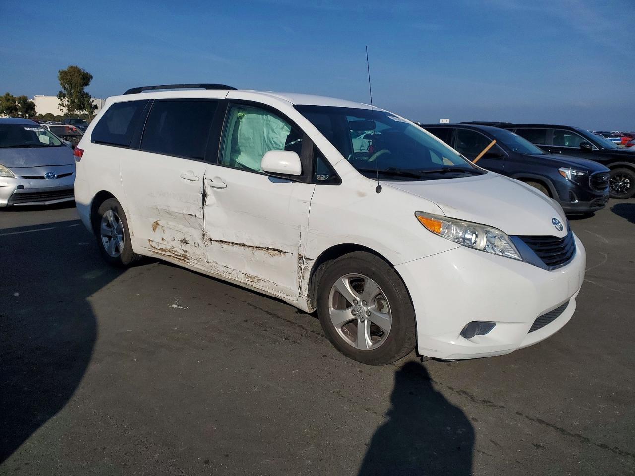 2014 TOYOTA SIENNA